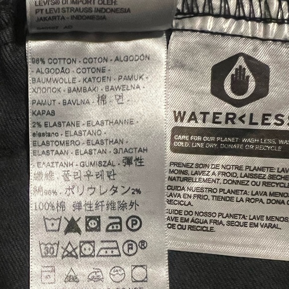 Levi’s original trucker jacket 🖤 - Picture 5 of 5